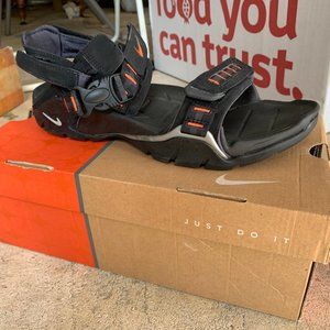 Nike Air Waubesa // Outdoor Hiking Sandles